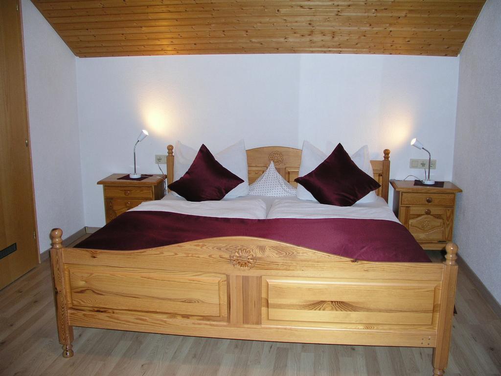 Ferienwohnungen Pension Sonnblick Крумбах Екстериор снимка