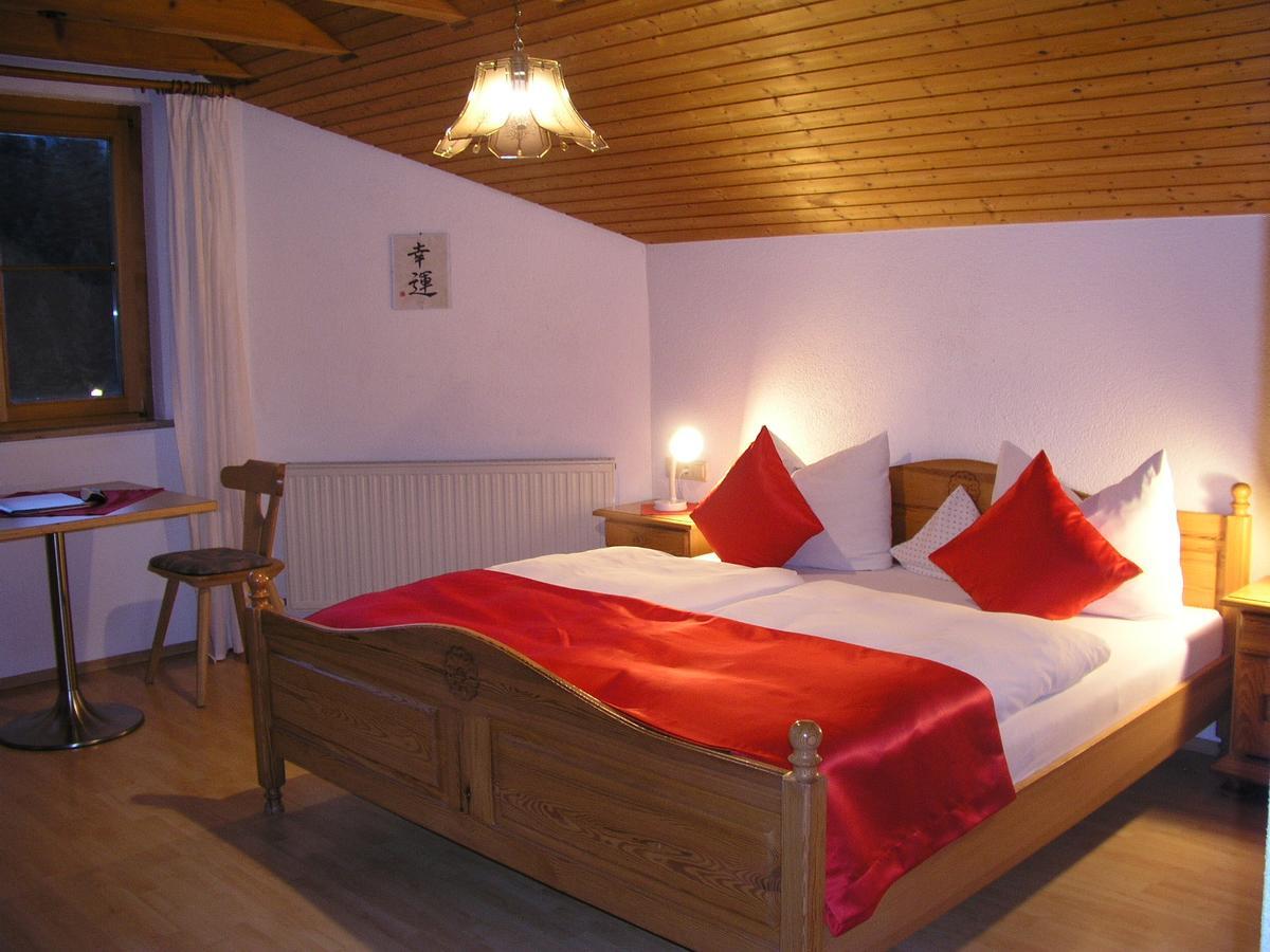 Ferienwohnungen Pension Sonnblick Крумбах Екстериор снимка