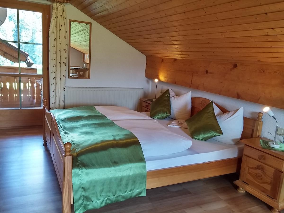 Ferienwohnungen Pension Sonnblick Крумбах Екстериор снимка